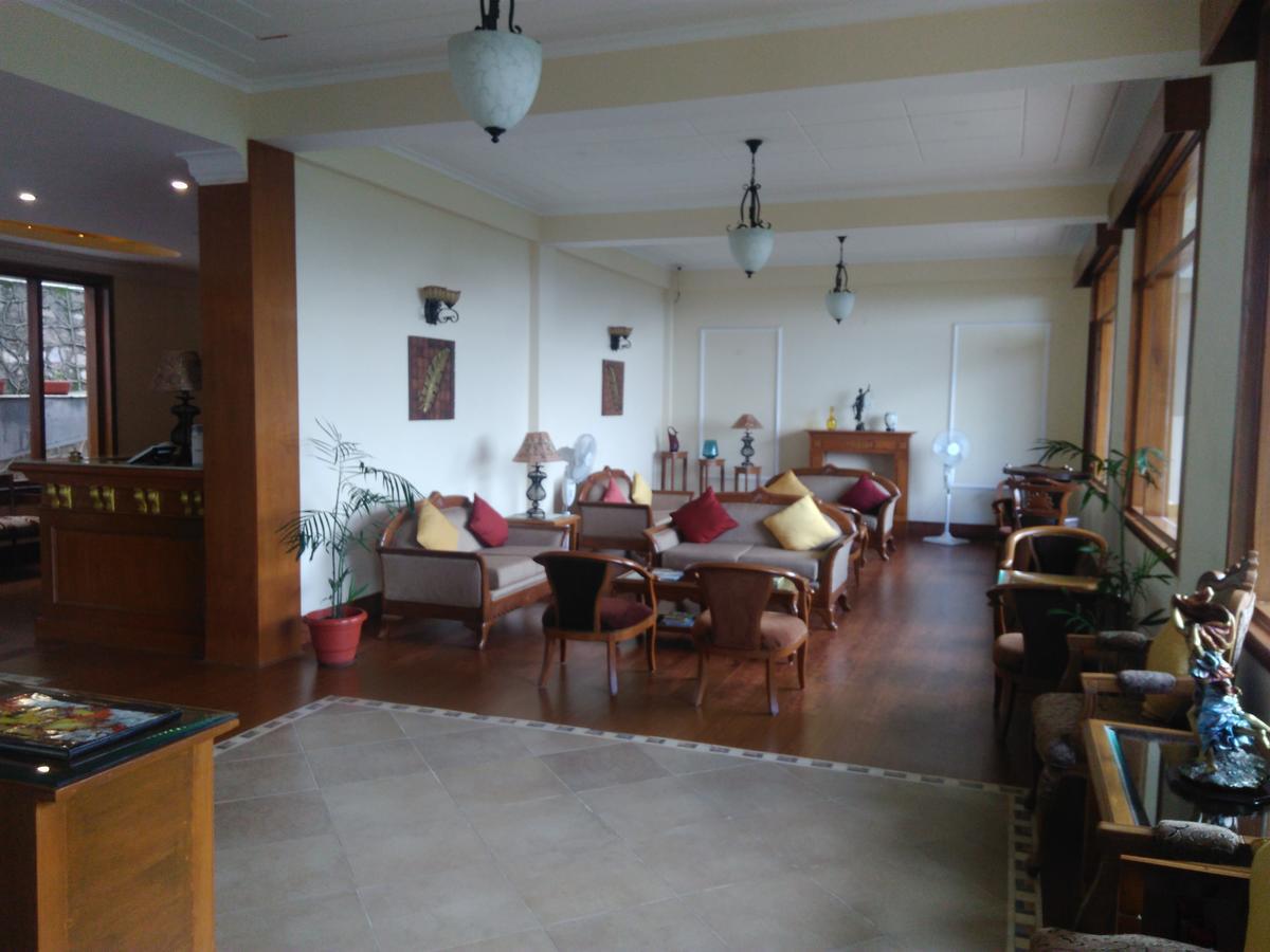 Forest Ville Hotel & Resort Kasauli Exteriör bild